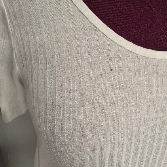 Women's Lularoe Off-White Lightweight Scoop Neck Tunic Tee - Size XS - Picture 4 of 9